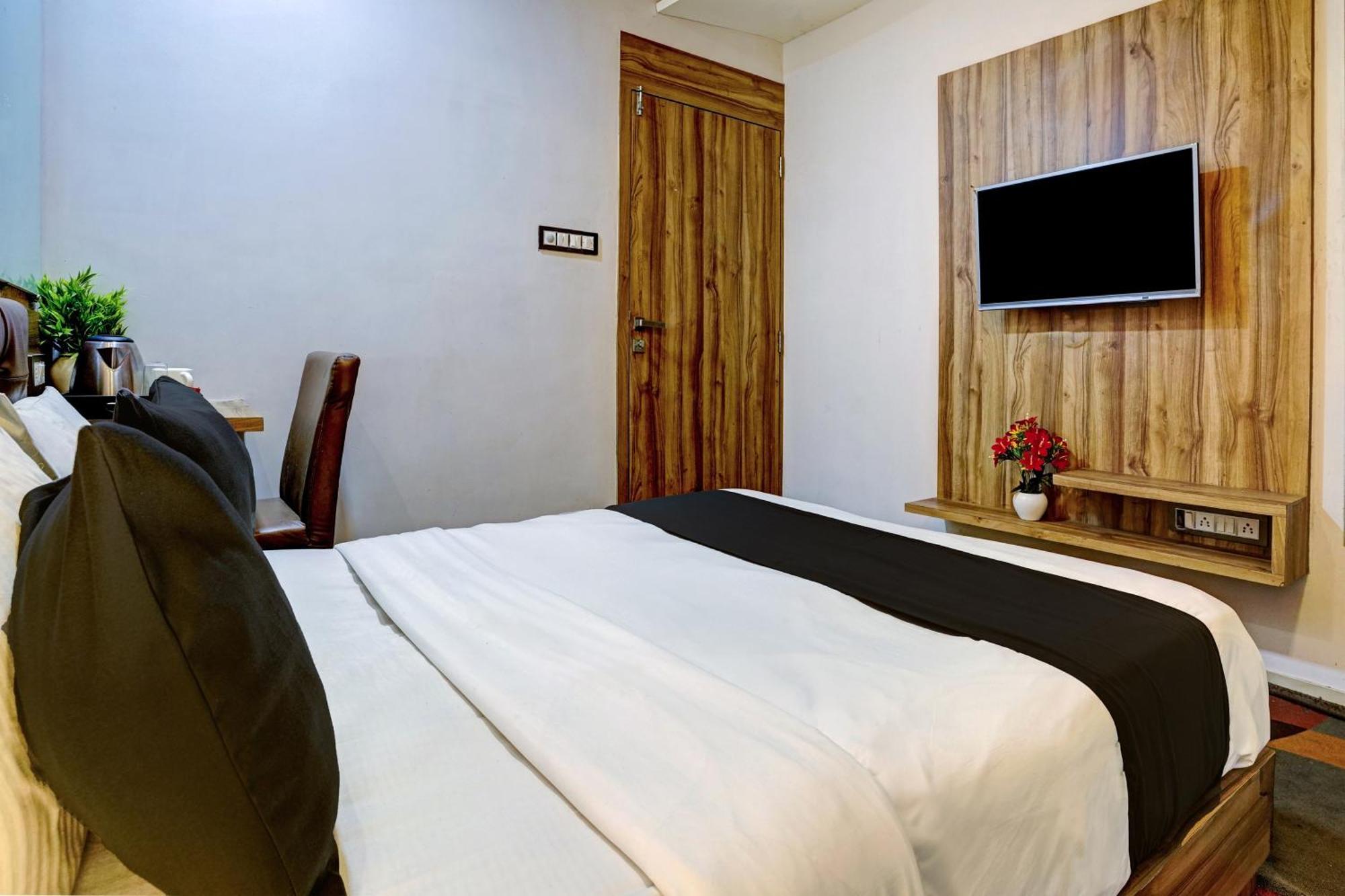 Hotel O Blue Inn Residence Near R City Mall Мумбаї Екстер'єр фото